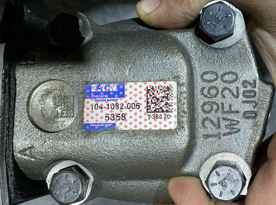 NEW OEM Char-Lynn HYDRAULIC MOTOR 104-1082-006 / Eaton 104-1082-006