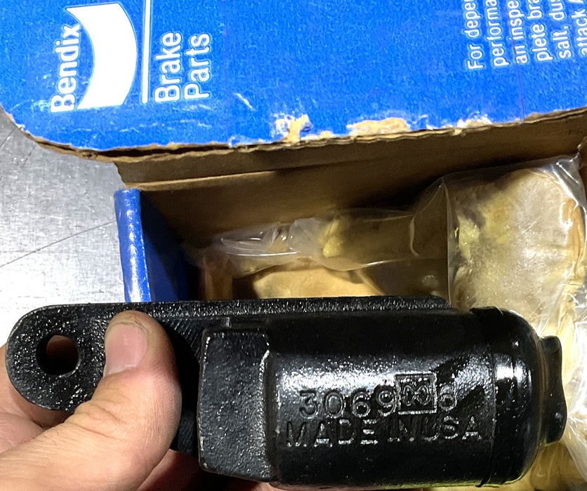 BENDIX WHEEL CYLINDER 33721 DELCO 172-757 FORD D0TZ-2061-D