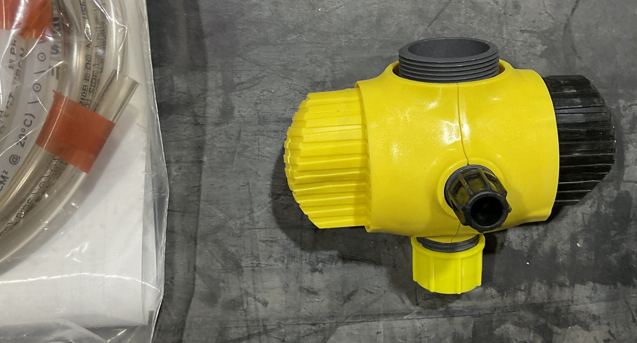 LMI Chemical Metering Pump A142-910si 1 GPH 110 psi Acrylic/PVC Manual Control