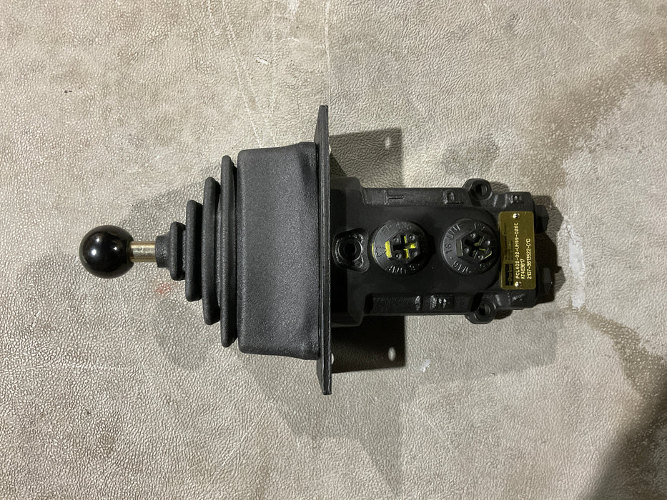 GENUINE JOHN DEERE AT493817 Hydraulic Pilot Control Valve