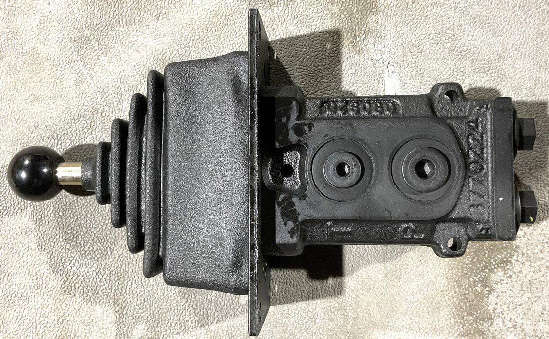 GENUINE JOHN DEERE AT493817 Hydraulic Pilot Control Valve