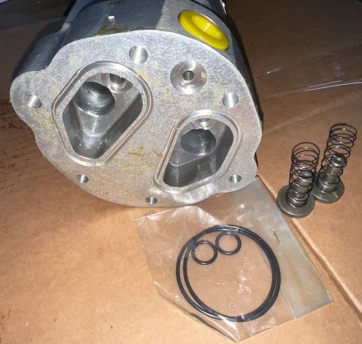MHE236 M1OA KOMATSU 742953C1 STEERING PUMP