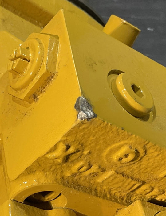 (NOS) CAT VIBRATORY COMPACTOR HYDRAULIC MOTOR