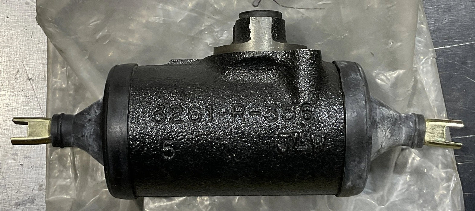 DANA CLARK WHEEL CYLINDER 841504 3261-R-356