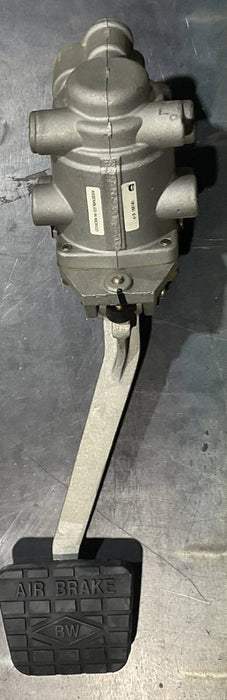 BENDIX E7 BRAKE FOOT VALVE W/ PEDAL 101231N 101231