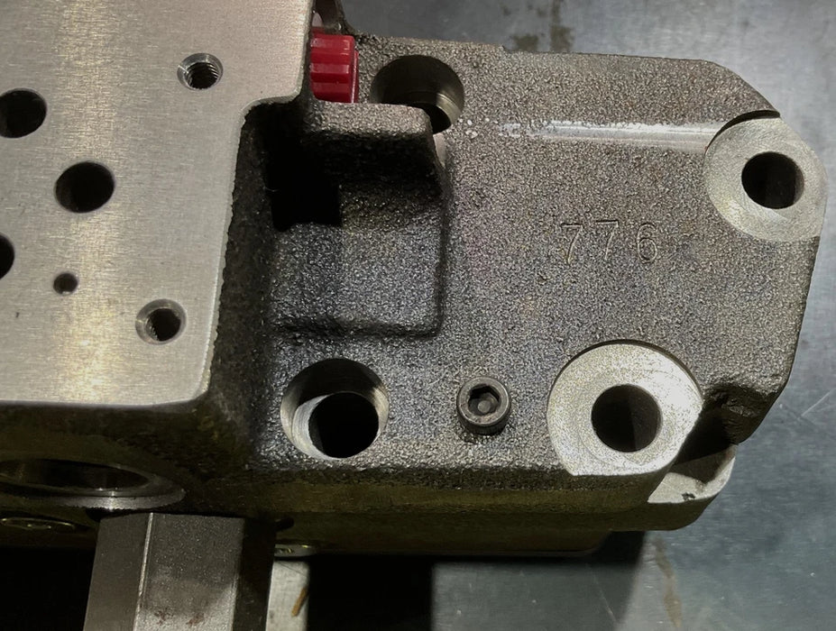 PARKER MANIFOLD VALVE ASSEMBLY MODEL P24P AXIAL PUMP S23-12776-0 P24P-S23-114