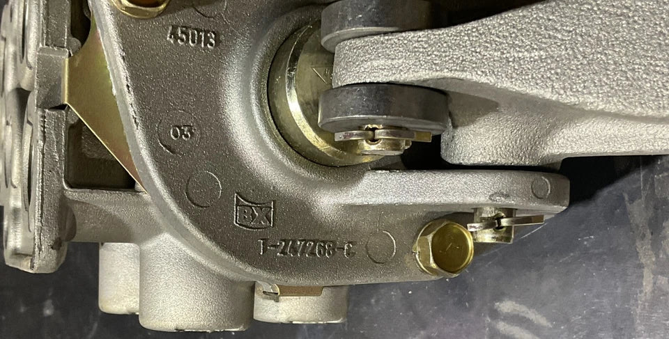 BENDIX E7 BRAKE FOOT VALVE W/ PEDAL 101231N 101231