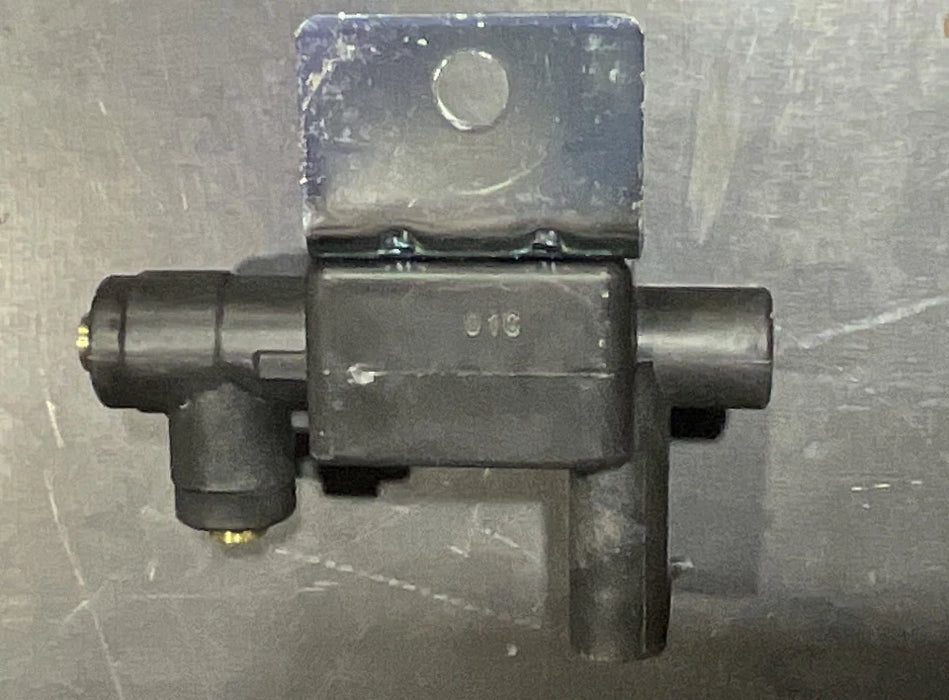 NEW GENUINE OEM NAVISTAR 3611896C1 SOLENOID VALVE 12VDC