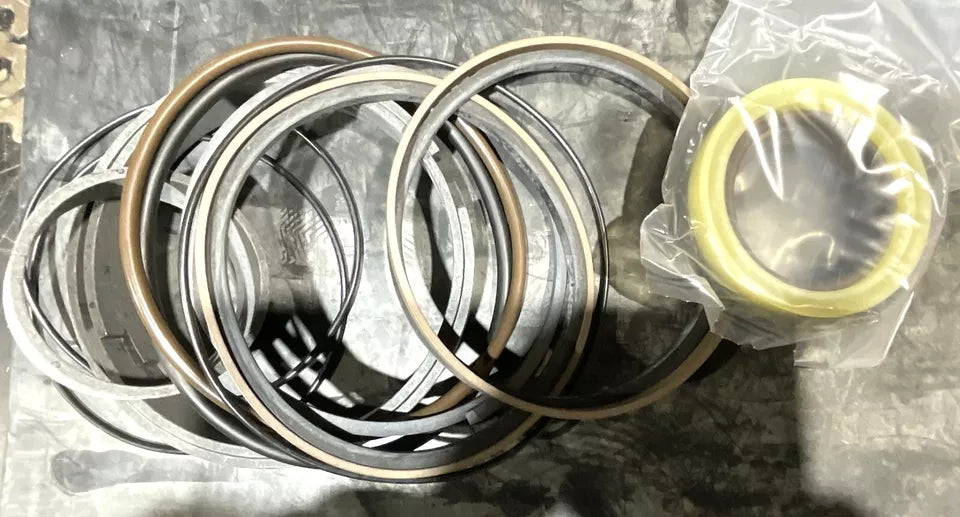 GENUINE KOMATSU 1124774C93 PARTS KIT HYDRAULIC CYLINDER