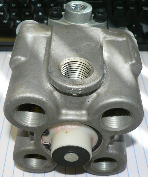 BENDIX R-12DC  VALVE RELAY TAG RV040