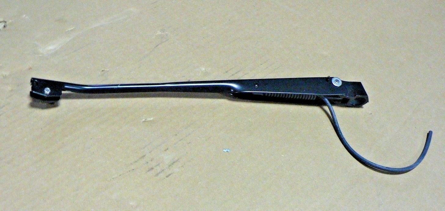 MACK TRUCK LEFT SIDE WINDSHEILD WIPER ARM 62QT115 62QT45R