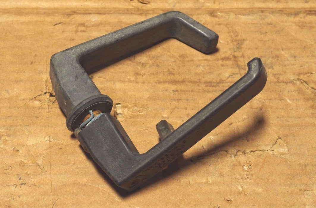 AM GENERAL 5581319 TACOM 12301363-2 VEHICULAR HANDLE
