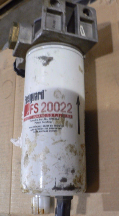 FLEETGUARD FUEL FILTER FS20022 W/ HOUSING (nos)