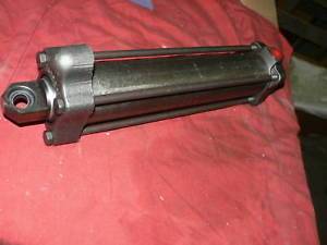 JOHN DEERE CYLINDER MODEL 444C P/N AR70380