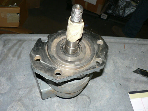 JOHN BARNES G20W6C15B1B13D61LS20 2100575  OSHKOSH 1945260 HYDRAULIC PUMP