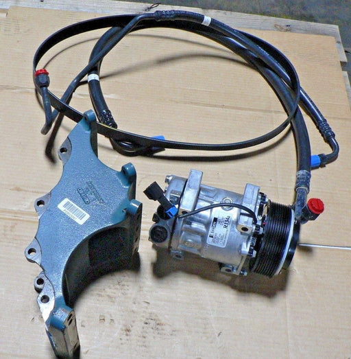 DETROIT DIESEL SERIES 60 24V SANDEN A/C  & BRACKET, HOSES , BELT KIT