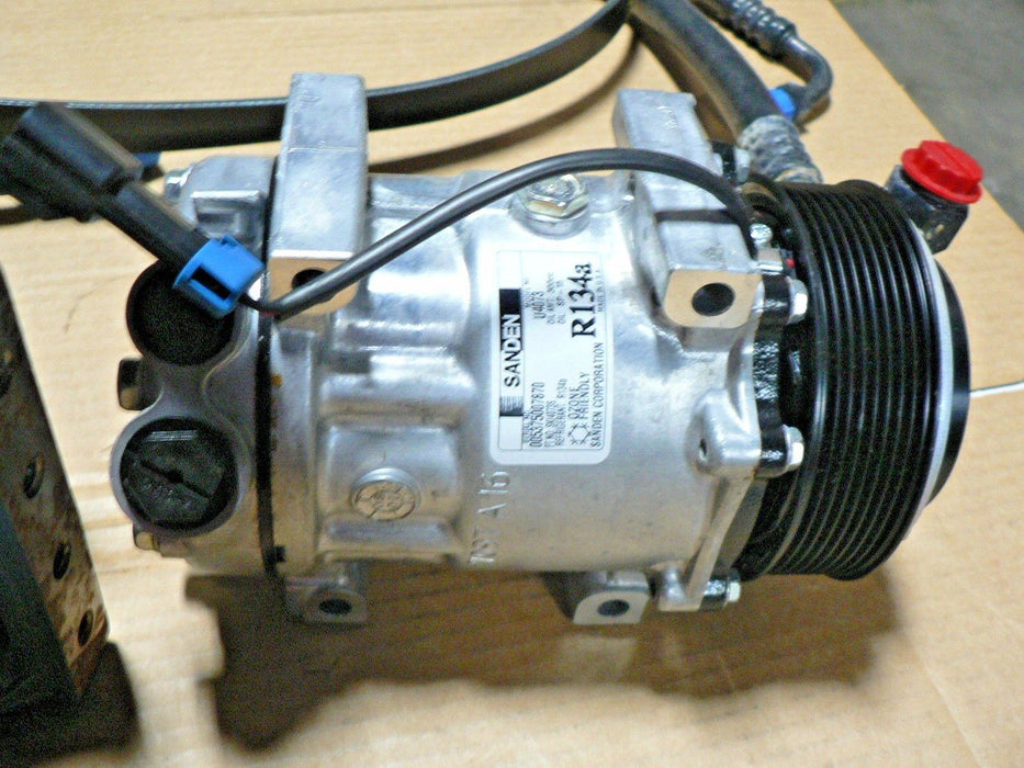 DETROIT DIESEL SERIES 60 24V SANDEN A/C  & BRACKET, HOSES , BELT KIT