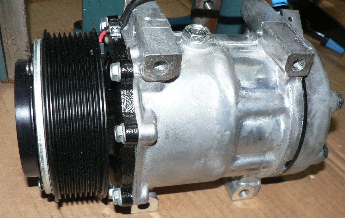 DETROIT DIESEL SERIES 60 24V SANDEN A/C  & BRACKET, HOSES , BELT KIT