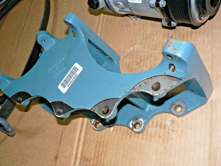 DETROIT DIESEL SERIES 60 24V SANDEN A/C  & BRACKET, HOSES , BELT KIT