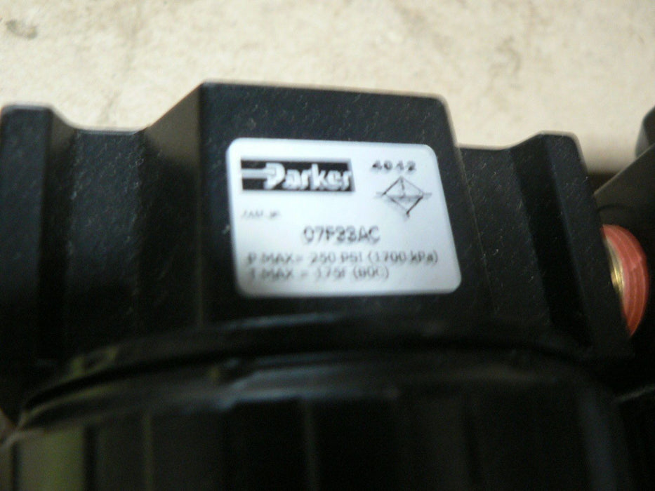 Parker 07A33A18A4BD Close Nippled Three Piece Filter/Regulator/Lubricator, 1/2